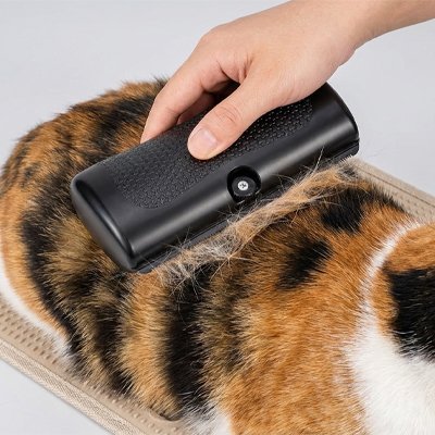 Brosse pour poils de chats​ respecte la peau fragile