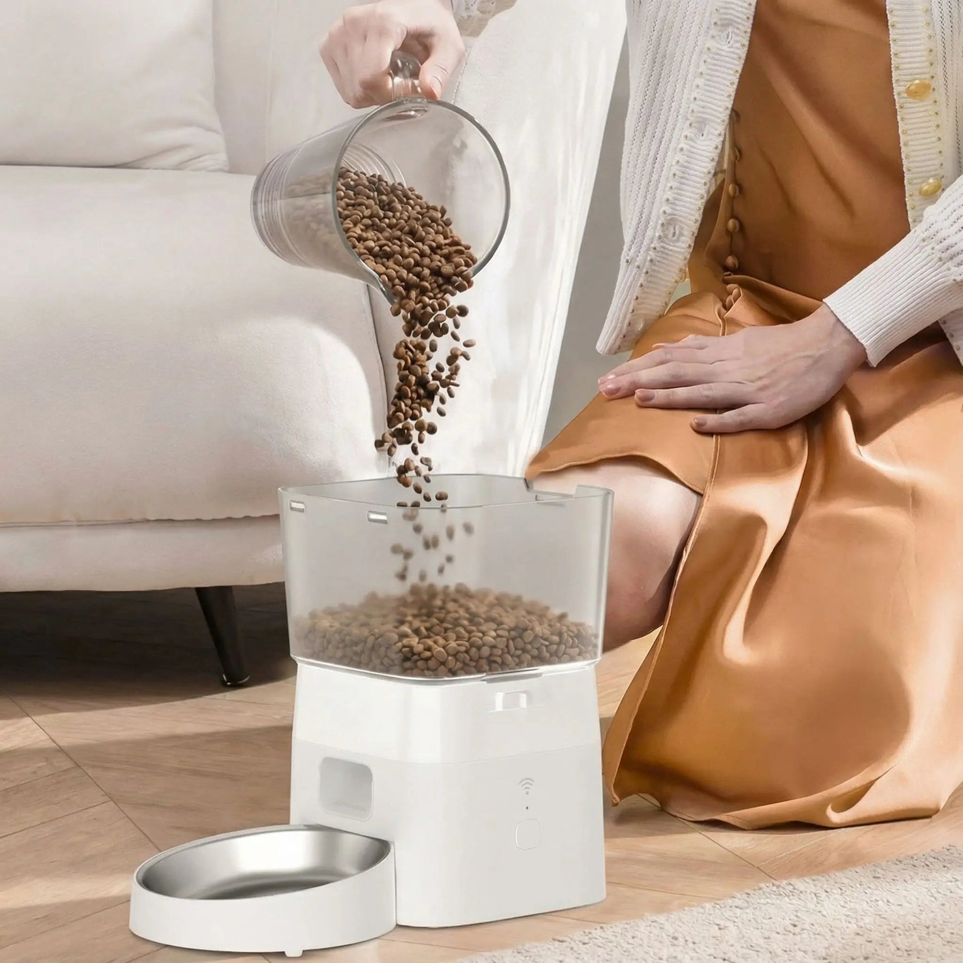 Distributeur croquettes femme met croquettes distributeur blanc